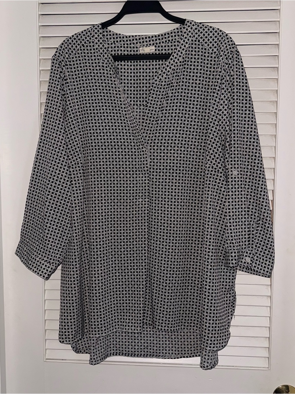 Antilia Femme Black & White Geometric V-Neck Tunic